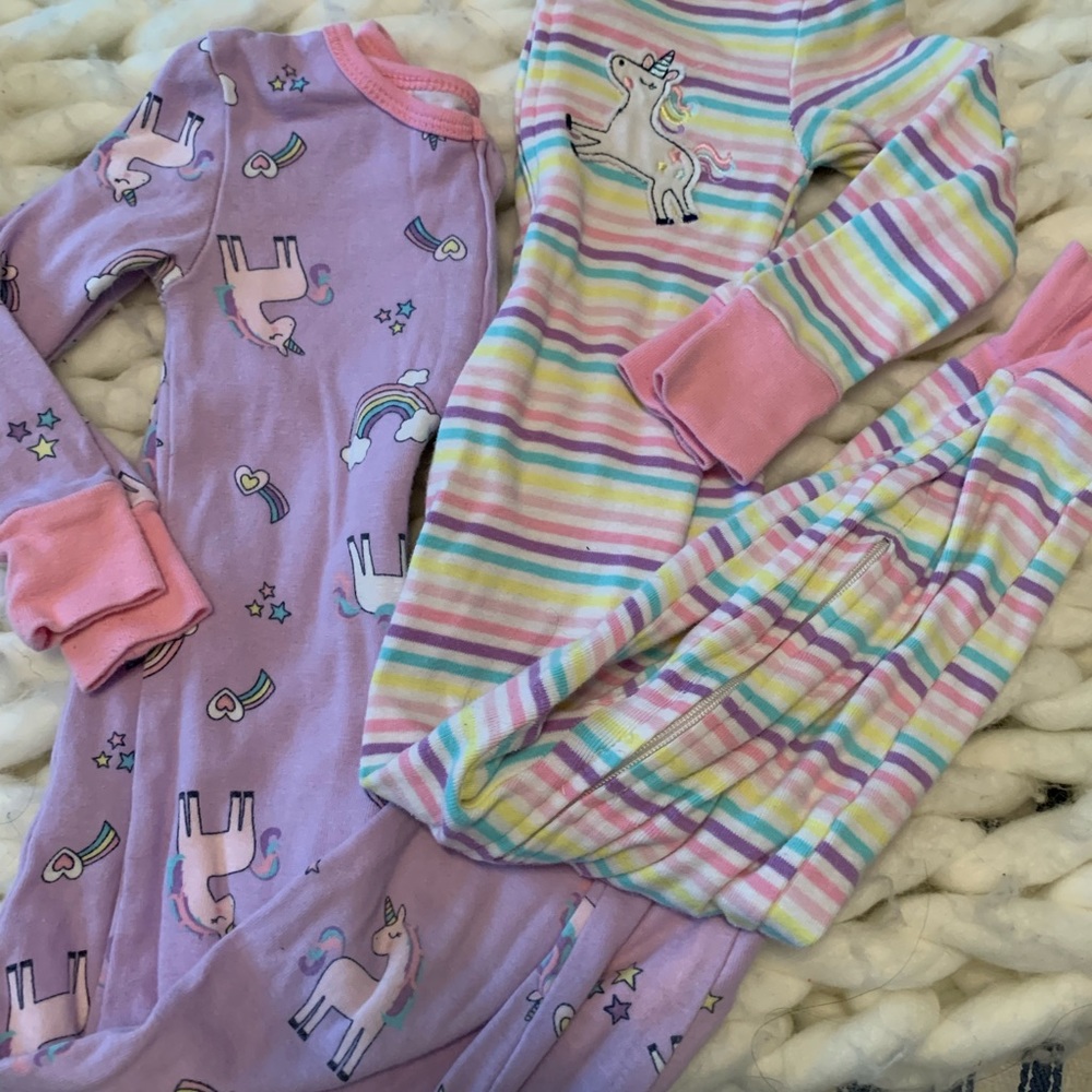 Girls 2T Pajama Set! 🦄 Unicorns and 🌈 Rainbows!